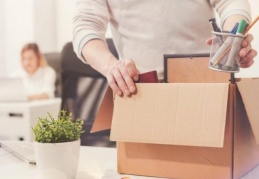 Aşı olmamak iş akdinin feshi için geçerli neden oluşturur