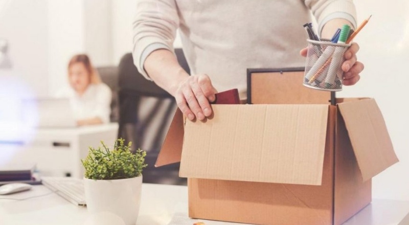 Aşı olmamak iş akdinin feshi için geçerli neden oluşturur