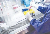 Aşı olmayan kişilerin toplu alanlara girişi için zorunlu PCR testi başlıyor