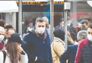 Aşılanmamış genç popülasyon da delta varyantından çok ciddi etkileniyor