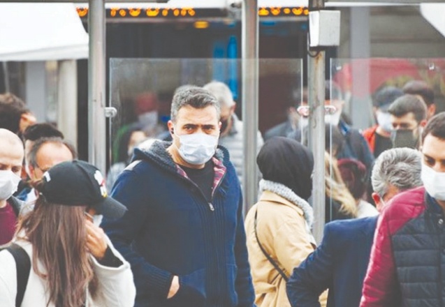 Aşılanmamış genç popülasyon da delta varyantından çok ciddi etkileniyor