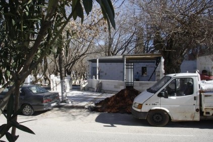 Asım Bey, gider ayak bir park köşesini daha peşkeş çekiyor