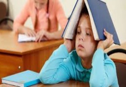 Aşırı korumacı ailelerin çocukları okul fobisi yaşıyor