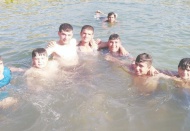 Aşırı sıcaktan bunalanlar kendini derlere attı