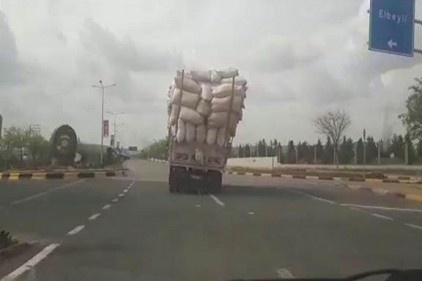 Aşırı yükle seyreden kamyonlar tehlike saçıyor