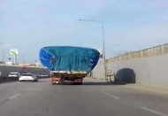Aşırı yüklü kamyonların tehlikeli yolculukları