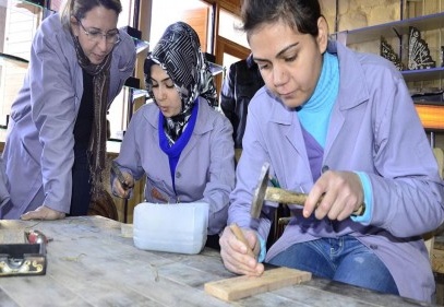 Asırlık zanaata kadın eli değdi