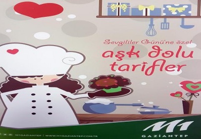 Aşk panosu önünde fotoğraf çektirdiler