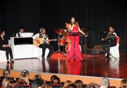 “Aşka Dair” şiirler seslendirildi