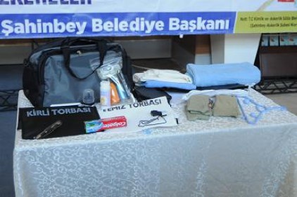 Askere gideceklere ihtiyaç çantası da veriliyor