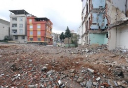 Askeri alanın içinden 2 kilo metrelik bir yol açılıyor