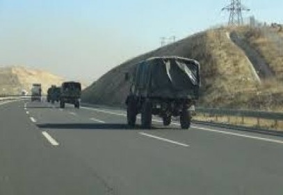 Askeri araçlar Suriye sınırına doğru hareket etti