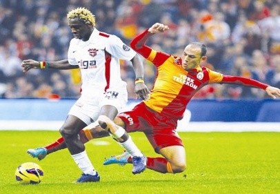 Aslan, Arena'da çelme yedi! 1-1