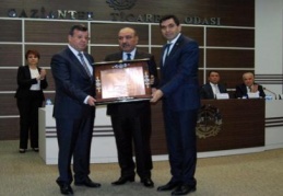 Aslan'a ödül verildi