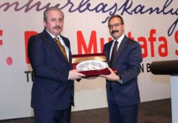 Aslında Türkiye 2007’de yarı Başkanlık Sistemi’ne geçti