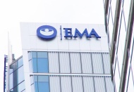 AstraZeneca aşısı ile kan pıhtısı oluşumu arasında bağ olduğuna dair belirti yok