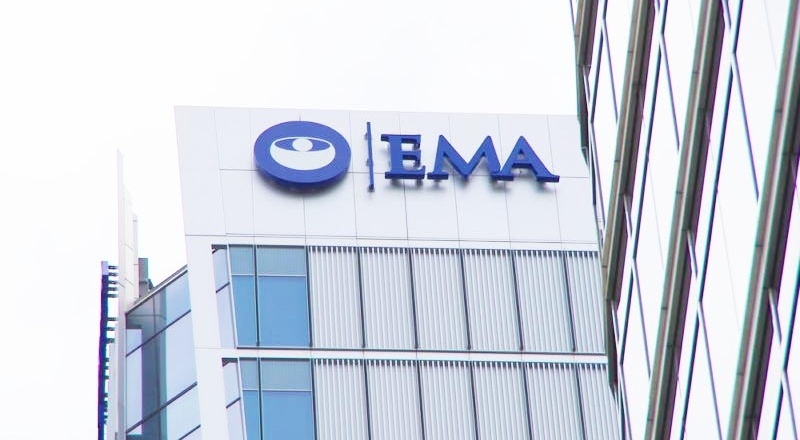 AstraZeneca aşısı ile kan pıhtısı oluşumu arasında bağ olduğuna dair belirti yok