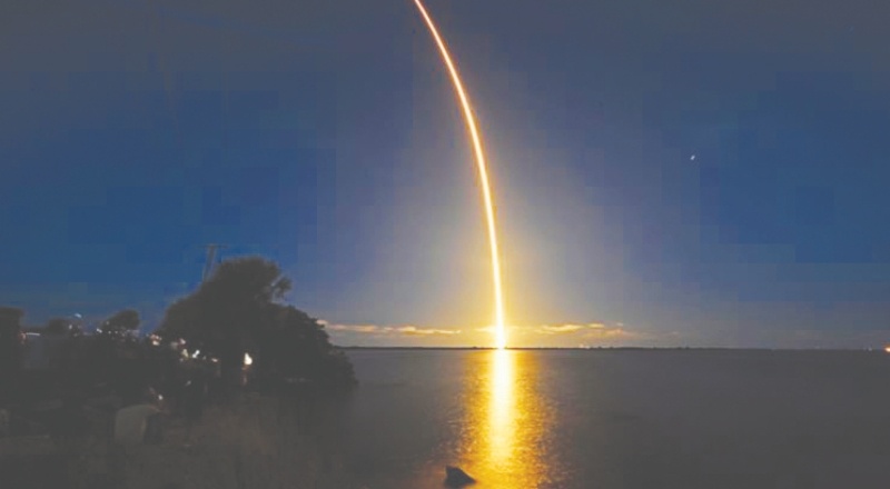 Astronot olmayan 4 kişiyi taşıyan SpaceX roketi başarıyla fırlatıldı