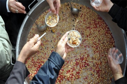Aşure ikramı önemli bir gelenek