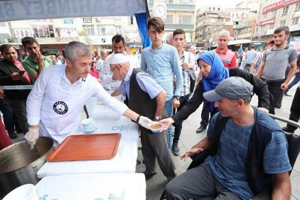 Aşure ikramları devam ediyor