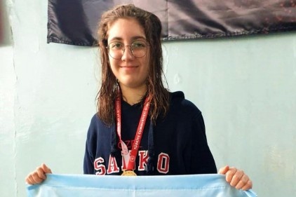 Asya Tanrıtanır &#8220;Okullar Arası Lise Gençler Yüzme İl Birinciliği Müsabakası&#8221;nda madalya kazandı