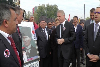Atatürk vefatının 80. Yılında Demokrasi Meydanı&#8217;nda anıldı