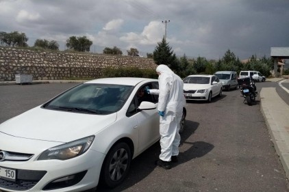 Ateş ölçerlerle, şehrin giriş ve çıkışları kontrol altında