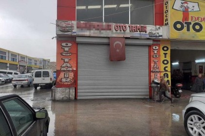 Av tüfeğiyle oynayan genç,arkadaşını yaraladı