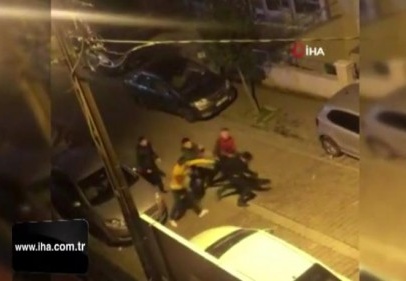 Avcılar'da sopalı, sandalyeli kavga kamerada