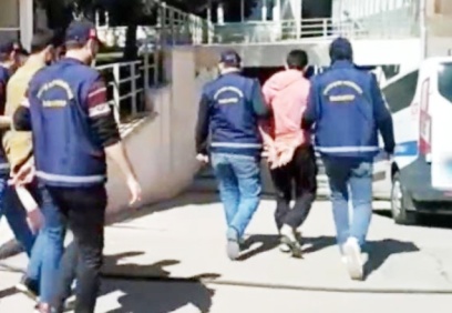 AVM otoparkından motosiklet çalan 2 şüpheli tutuklandı