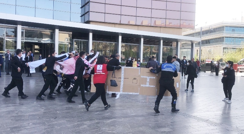 AVM'de düşen hamile kadının cenazesi ailesine teslim edildi