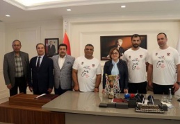 Avrupa şampiyonları Fatma Şahin’i ziyaret etti
