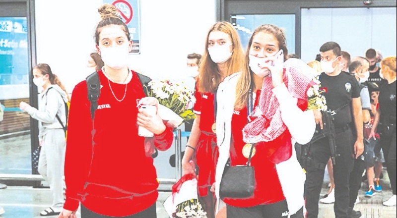 Avrupa Şampiyonu milliler yurda döndü