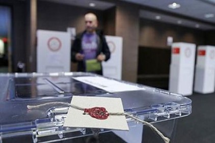 Avrupa&#039;da oy verme işlemi başladı 