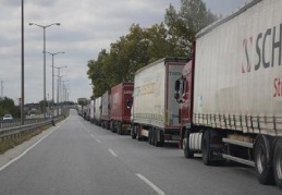 Avrupa'ya açılan sınır kapılarında tır kuyruğu
