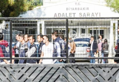 Avukat, doktor, gazeteci, sendikacı ve siyasetçilerin de olduğu 101 gözaltı kararı