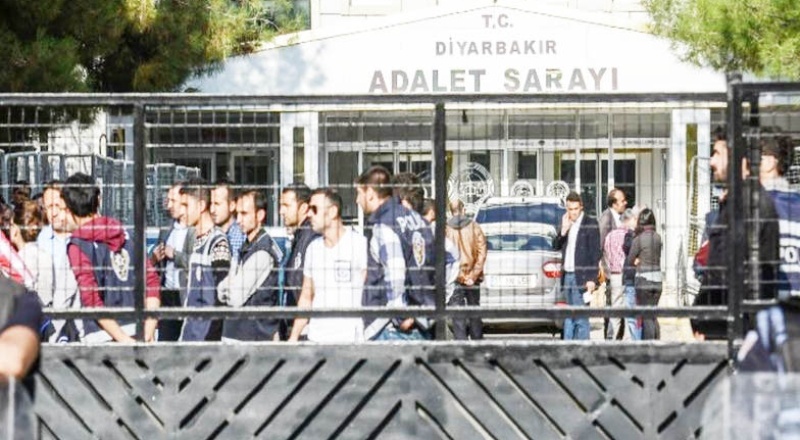 Avukat, doktor, gazeteci, sendikacı ve siyasetçilerin de olduğu 101 gözaltı kararı