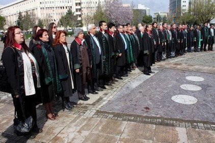 &#8216;Avukatlar gününe mesleğimiz birçok sorunlar ile giriyor&#8217;