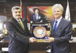 Avusturya Büyükelçisi Wölfer Zirve Üniversitesi’ne geldi