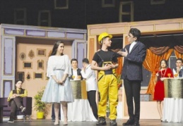 Ay Işığında Şamata sahnelendi