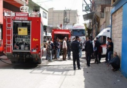 Ayağı sıkışan işçiyi itfaiye ekipleri kurtardı 