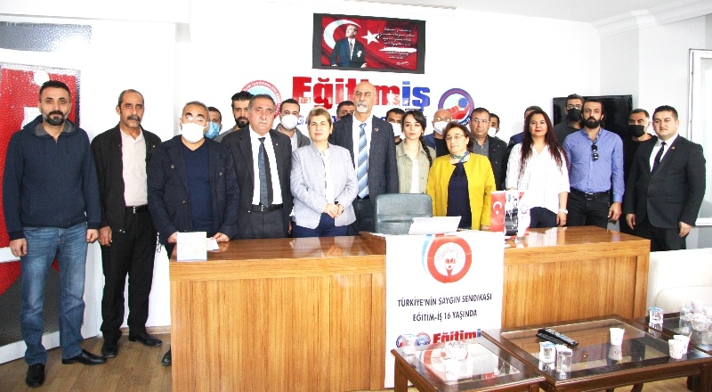 Aydın bir eğitimci kurban edilmeye çalışılıyor