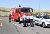 Aydınlanma direğine çarpıp takla attı, şoförünün burnu bile kanamadı