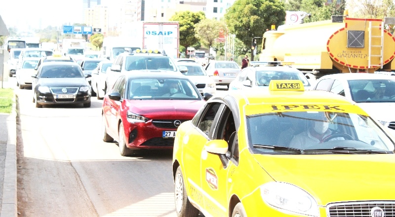 Aylardır bitmeyen İpekyolu çalışması trafiği felç ediyor