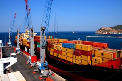 Aylık ihracat ilk defa 15 milyar doları aştı 