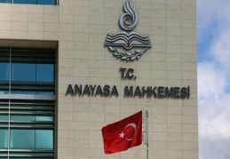 AYM, gazetecilere yüzde 5 fazla mesai faizi ödenmesini iptal etti