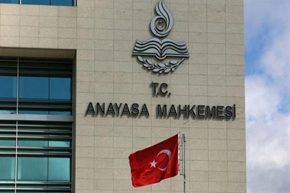 AYM, gazetecilere yüzde 5 fazla mesai faizi ödenmesini iptal etti