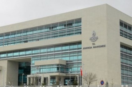 AYM, kanuna dönüşen iki KHK&#039;nın iptaline karar verdi