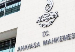 AYM, KHK'lılara uygulanan iki ibareyi iptal etti