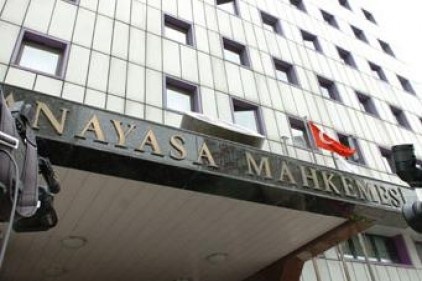 AYM, Türkiye&#8217;yi sarsan siyasi savaşın son cephesi